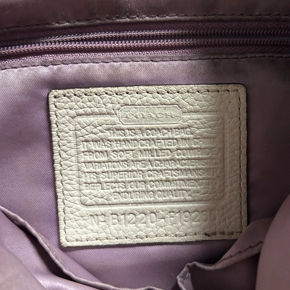 Coach Penelope Pebbled Leather Hippie F19265 Crossbody Shoulder bag Beige/White